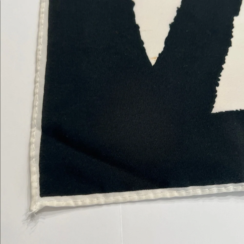 Vintage Veresa by Vera polyester made in Japan blk & cream original fold scarf